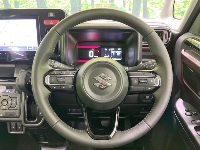 【純正革巻きステアリング】上質な革を使用することで、手にしっかり馴染みとても運転しやすいハンドルです♪