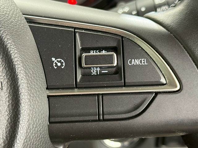【クルーズコントロール】アクセルペダルを踏まずに設定した車速を保つ事が出来ます。高速運転やロングドライブで活躍します。