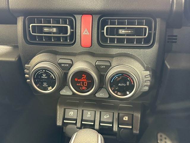 【オートエアコン】車内温度をセンサーが感知してご希望の車内温度になるよう、風量も自動で調整してくれます☆