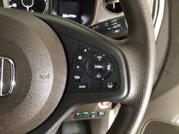 【アダプティブ・クルーズ・コントロール】予め設定した車速内でクルマが自動的に加減速。 前走車との適切な車間距離を維持しながら追従走行し、高速道路でのドライバーの疲労を軽減してくれる嬉しい機能付♪