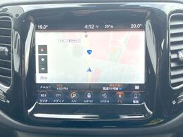 ●Jeep純正ナビ:一体感のあるナビは、高級感ある車内を演出してくれます。オーディオ機能も充実しておりますので、運転もより楽しめます♪
