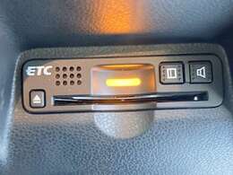人気のオプション、ビルトインETC付き！料金所もノンストップ通過で渋滞知らず！後から付けると2万円前後はするオプションですので、最初から付いているのは嬉しいですね！