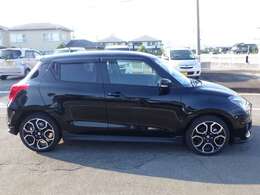 2023年10月から中古車の支払総額表示が義務化されました。県外登録追加費用をのぞいて支払総額表示＝ご購入可能総額です。もちろんオプション設定の有無はご自由です。義務化前から弊社は20年以上この体制です。