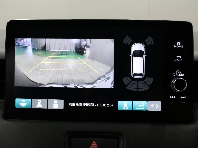 【バックカメラ】駐車時に後方がリアルタイム映像で確認できます。大型商業施設や立体駐車場での駐車時や、夜間のバック時に大活躍！運転スキルに関わらず、今や必須となった装備のひとつです！