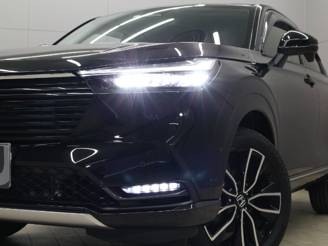 【LEDヘッドライト】悪天候や夜間走行時も良好な視界を確保し安心して運転できる高輝度LEDヘッドライトを装備！点灯速度が早く、消費電力も抑えられています！！