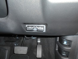 ETC装備車です、これさえあれば高速道路も楽々通行できます。お出掛けするのが好きな方には欠かせない装備です！