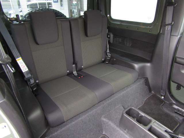 【後部座席も当然、綺麗・清潔！】内装の綺麗なお車は気持ちが良いですしコンディションのよい車が多いです。　 　　※メールやLINEでのお問合せも可能ですのでお気軽にお問い合わせください。