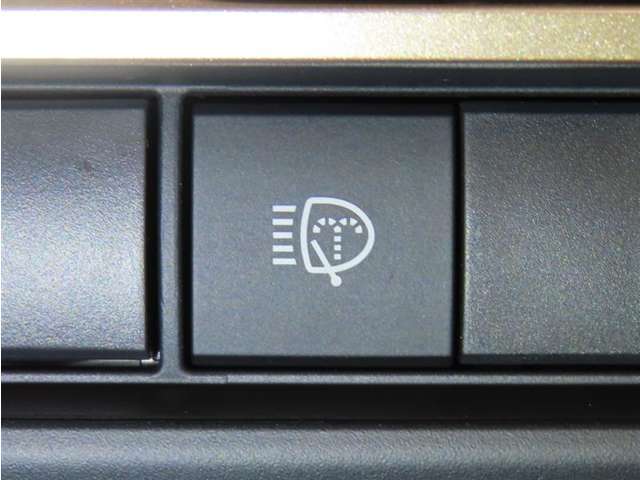 ヘッドランプクリーナーを装備しております。