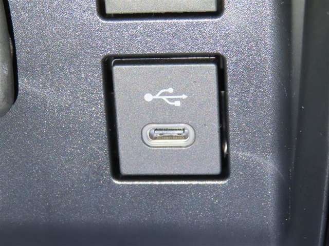 USB端子を装備しております。