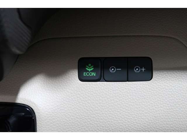 ECONボタンで低燃費モードに☆☆☆ECONスイッチを上手に使ってエコドライブ♪♪環境にもお財布にも優しい装備です☆☆☆