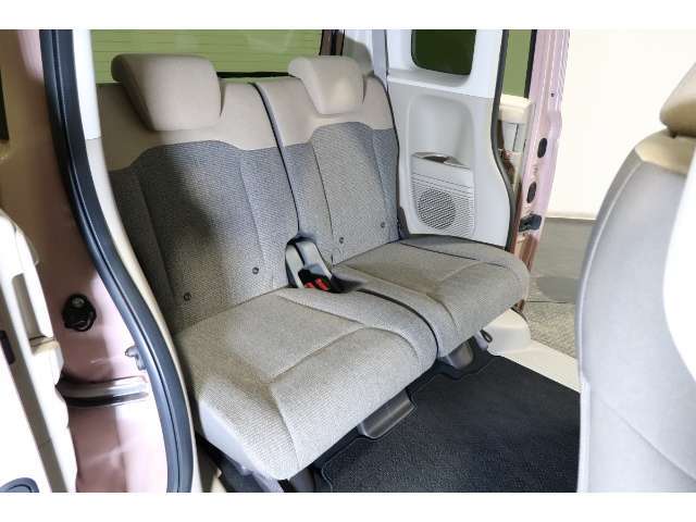 ◆◆リアシートもゆったり快適に座っていただけますので、後部座席にお乗りの大切な方も楽しくドライブに参加していただけます。