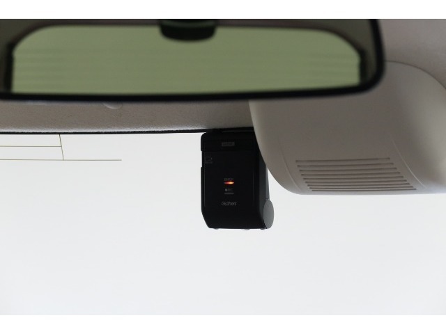 ◆◆『ドライブレコーダー』動画を残すことで万が一の事態に遭遇した時の必須アイテムです！急ブレーキ・急ハンドルが起こった際、自動で記録が上書きされずに保存され、後でPC等で確認出来ます。