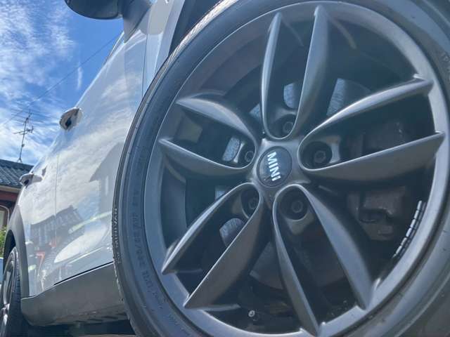 カスタムも承ります！ローダウン・リフトアップ・アルミホイール等、各ブランドのパーツの取り扱いございます。