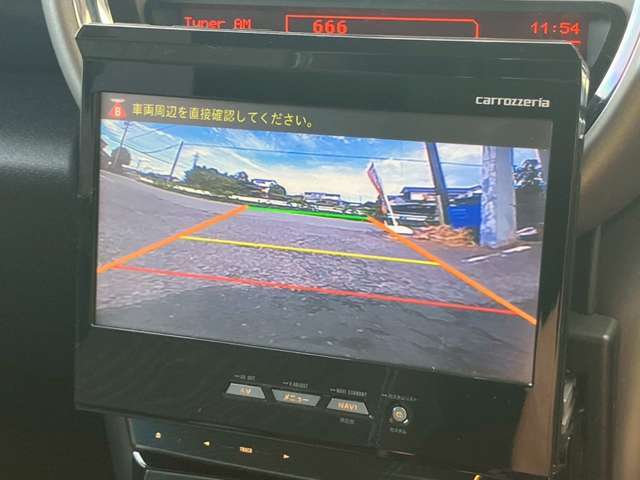 【バックモニター】を装備しております。リアカメラの映像がカラーで映し出されますので日々の駐車も安心安全です。