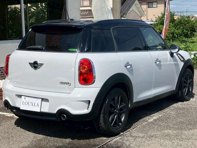 遠方販売もお任せ下さい。弊社御成約の5割が遠方のお客様です！日本全国どちらにでもお車の販売・ご納車が可能でございます。