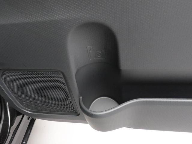 カップホルダーは運転席や助手席からちょうど手の届く位置です！！