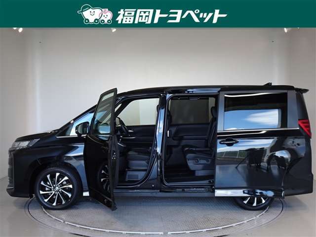 両側パワースライドドア付きだから、狭い駐車スペースなどでの 乗り降りラクラク！小さなお子さまのいるご家庭には嬉しい装備。