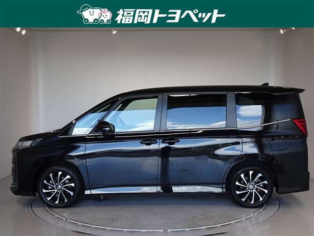 トヨタの7人のりミニバン、ノアハイブリッド　S-Zが入荷しました。