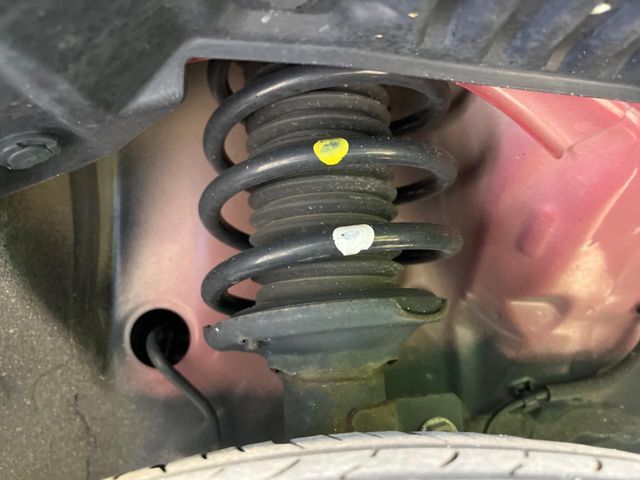 お車を安心してお乗りいただく為には、足回りの定期点検が欠かせません。サービスサポート（有償保証）では無料点検もご提供しており、安心のカーライフをお過ごしいただけるサポート体制が整っています。