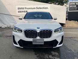 ☆BMWの代名詞とも言える【キドニーグリル】一目見ただけでBMW車であると認識できる確固たるアイコンとして存在感を放ちます☆