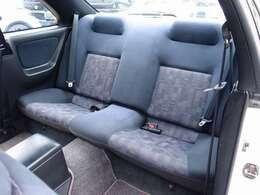 全国でも台数の少ないスカイラインGTS25tタイプMスペック2の入庫！過去分解整備記録簿も19枚残っており、走行90，130km時にはタイミングベルト一式交換、走行113，271km時前後パッド交換済