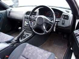 室内は綺麗にルームクリーニング済みとなります。たばこの嫌な臭いや芳香剤の臭いも御座いません。ご希望に応じてRECARO製などのスポーツシートに変更も可能です。お気軽にご相談下さいませ