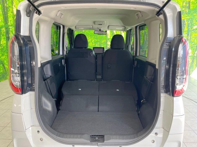 後席を格納すると、これだけの広さが！シーンに合わせたシートアレンジで、大きな荷物も積むことが出来ます♪