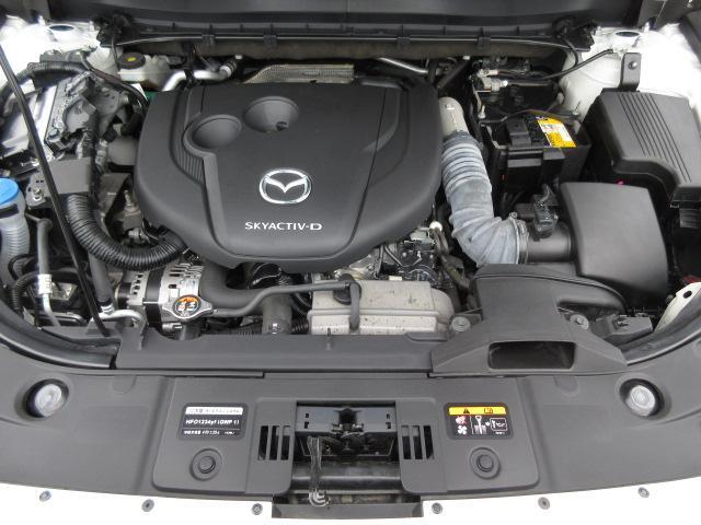 クリーンディーゼルエンジンは4000ccガソリンエンジン並みの力強いトルクがあり、上り坂や高速道路の合流などでもストレスフリー、しかもこれだけパワフルなのに、とても燃費の良いエンジンです。