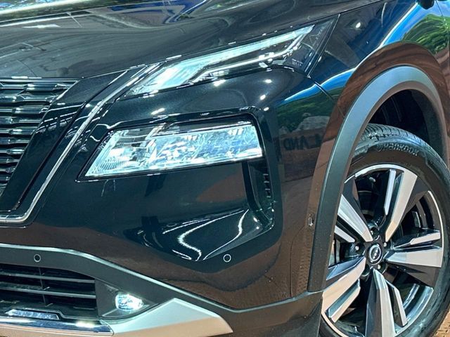 【LEDヘッドライト】悪天候や夜間走行時も良好な視界を確保し安心して運転できる高輝度LEDヘッドライトを装備！点灯速度が早く、消費電力も抑えられています。