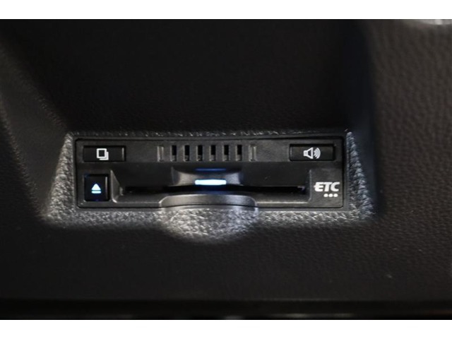 スッキリ装着されたビルトインタイプのETC！高速道路走行の料金所をノンストップで通過できます。※ ETCカードのお申し込みも当社にお任せ下さい！
