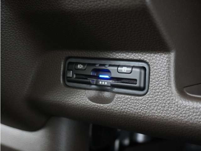 今や必需品の◆ETC車載器　装備車◆　有料道路を利用する際にスムースに通過でき、わずらわしい料金支払いから開放されます！
