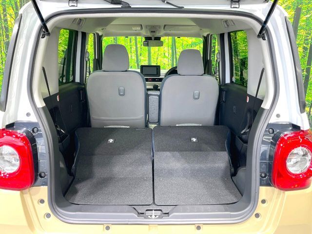 後席を格納すると、これだけの広さが！シーンに合わせたシートアレンジで、大きな荷物も積むことが出来ます♪
