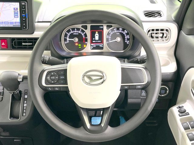 【ステアリングスイッチ】運転中、前方から目線をそらすことなく、オーディオ等の操作が可能な便利機能！安心＆快適なドライブを演出してくれます♪