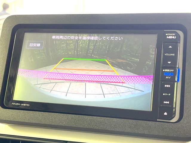 【バックカメラ】駐車時に後方がリアルタイム映像で確認できます。大型商業施設や立体駐車場での駐車時や、夜間のバック時に大活躍！運転スキルに関わらず、今や必須となった装備のひとつです！