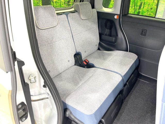 後部座席も気になるようなキズ・汚れやへたり等、大きなダメージはなく、良好な状態です。