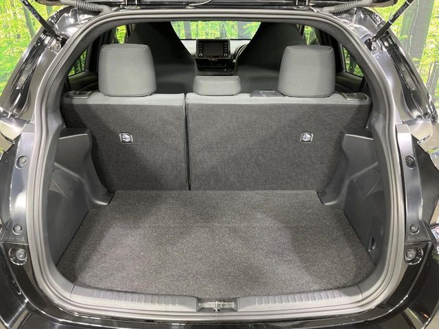 普段のお買い物や通勤、送迎等に十分な荷室スペースを確保しております。セカンドシートを倒すと、大きな荷物の積載も可能です♪