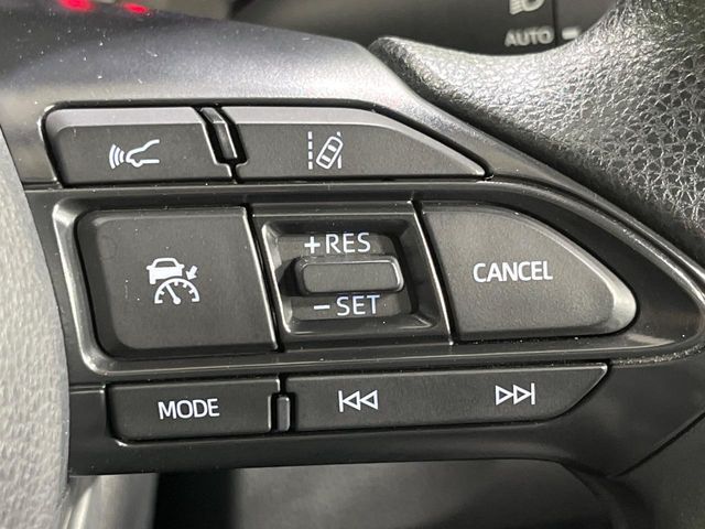 【レーダークルーズコントロール】高速道路での長距離走行が楽に！！自動で速度を保つクルーズコントロールが、衝突軽減システムと連携し、前方の車両を感知して車間を保つように速度調節してくれます！！