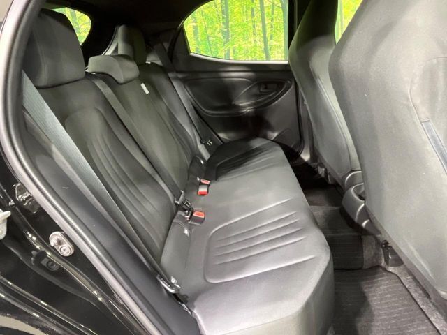 後部座席も気になるようなキズ・汚れやへたり等、大きなダメージはなく、良好な状態です。