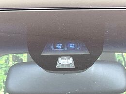 【シティブレーキアクティブシステム】低速走行中に前方の車両等を認識し、衝突しそうな時は警報とブレーキで衝突回避と被害軽減をアシスト。より安全にドライブをお楽しみいただけます。