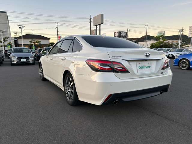 【左斜後】お車を左後ろから見るとこのような感じになります。テールランプやドアバイザー等装備品を確認できます。
