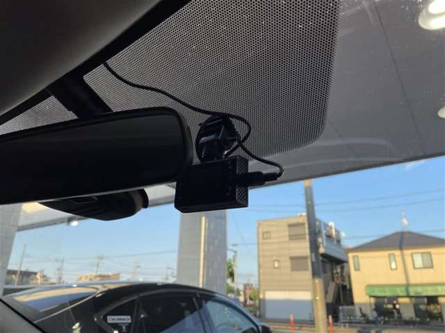 【　ドライブレコーダー　】運転中の記録を残します。事故などを起こした起こされた時の証拠を残します。