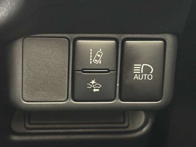 レーンキープアシスト機能で車線を逸脱してしまいそうになるとアラートがなって知らせてくれます。