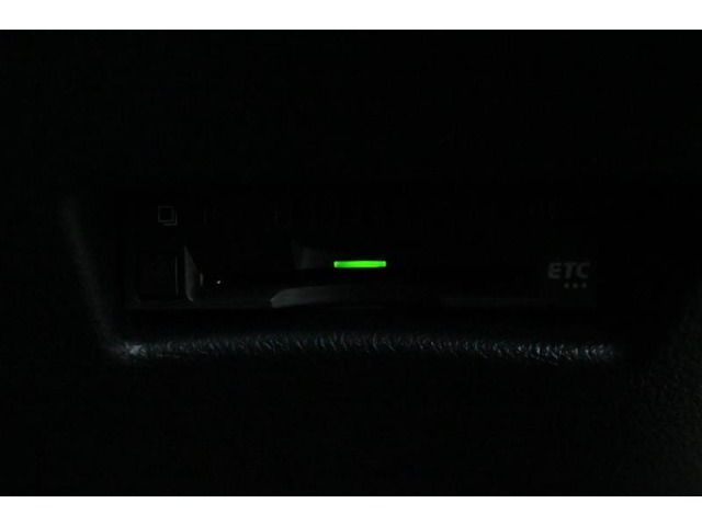 ETC車載器です。高速・有料道路の料金をキャッシュレス、スムーズに通過できます。