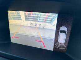 カラーバックカメラも装備されております♪後方の障害物や停止位置の確認にとても便利です♪アシストラインも表示され安心ですね♪