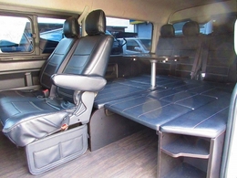 人気の内装架装車！R1仕様♪天井も高く開放感も有ります♪お子様なら立つことが出来ちゃいます！