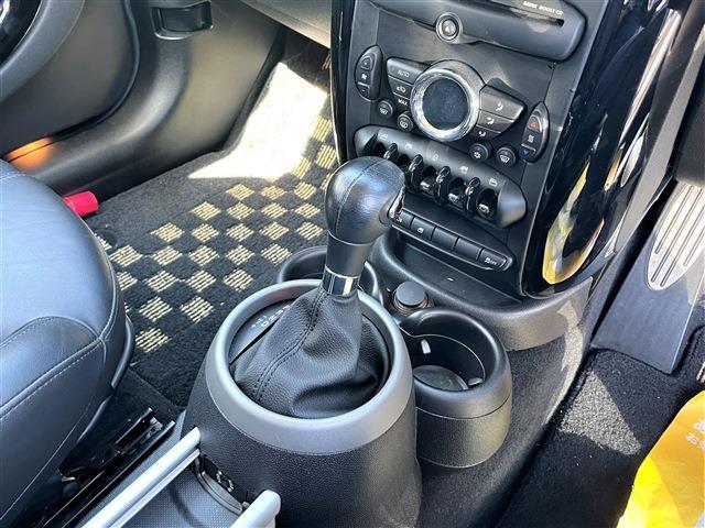 ☆全塗装済☆1.6ターボ☆ブラックレザー☆パドルシフト☆4WD☆5人乗り☆走行3万キロ未満