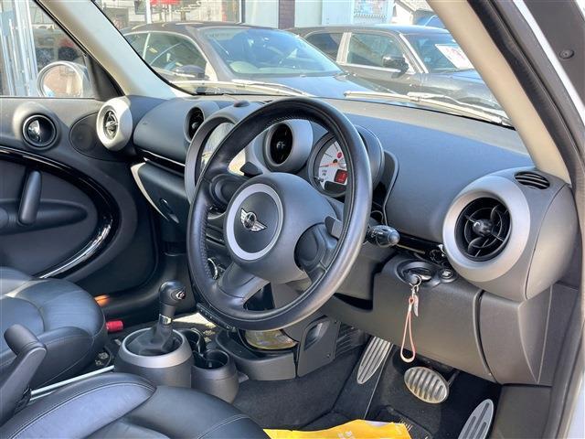 ☆全塗装済☆1.6ターボ☆ブラックレザー☆パドルシフト☆4WD☆5人乗り☆走行3万キロ未満