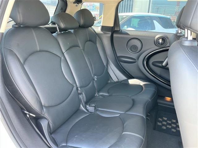 ☆全塗装済☆1.6ターボ☆ブラックレザー☆パドルシフト☆4WD☆5人乗り☆走行3万キロ未満