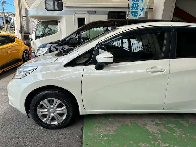 当社の展示車両は入庫した際に車両状態チェック、内外装ともに徹底クリーニングで気持ちの良い綺麗な状態での仕上がりを心がけております。