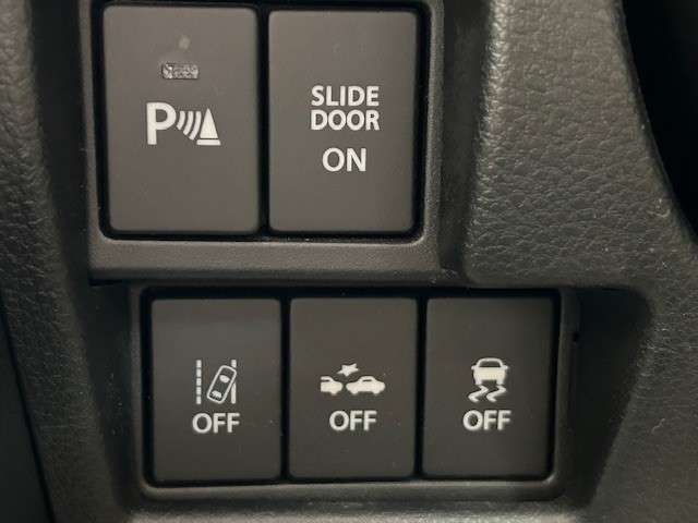 運転席側各装備スイッチになります。